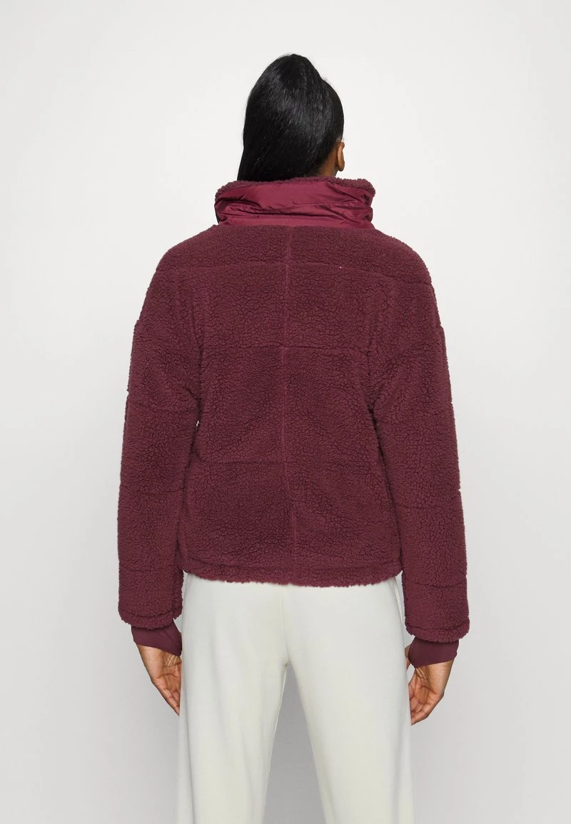 Columbia Mujer LODGE™ BAFFLED SHERPA - Forro Polar - Malbec 3 Columbia Mujer LODGE™ BAFFLED SHERPA - Forro Polar - Malbec - Imagen 3