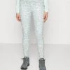 Columbia Mujer WEEKEND ADVENTURE LEGGING - Medias - Chalk