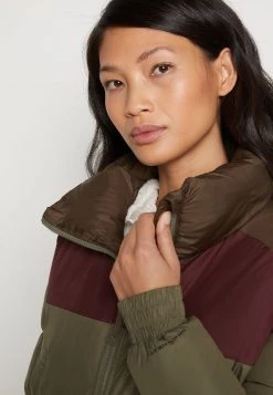 Columbia Mujer PIKE LAKE™ CROPPED JACKET - Chaqueta De Invierno - Stone Green/malbec/olive Green 11 Columbia Mujer PIKE LAKE™ CROPPED JACKET - Chaqueta De Invierno - Stone Green/malbec/olive Green -Columbia Tienda De Ventas 7f745025104d4c56bcf95b3cc055a83b