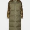 Columbia Mujer PIKE LAKE™ LONG JACKET - Abrigo De Invierno - Stone Green/olive Green
