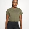 Columbia Mujer RIVER 1/2 CROP TEE - Camiseta Estampada - Stone Green